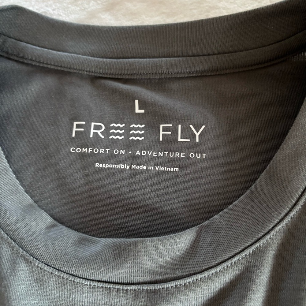 FREE FLY Women's Elevate Long Sleeve Tee Size L in Smoke Gray NWT - Picture 5 of 12